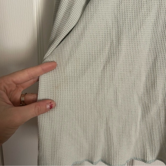 Everlane Henley waffle shirt - Picture 3 of 3